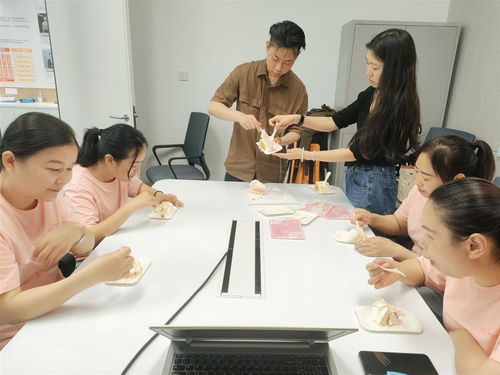 武漢一家員工制家政企業(yè)推出免費育嬰師培訓，以去中介化模式革新家政服務(wù)
